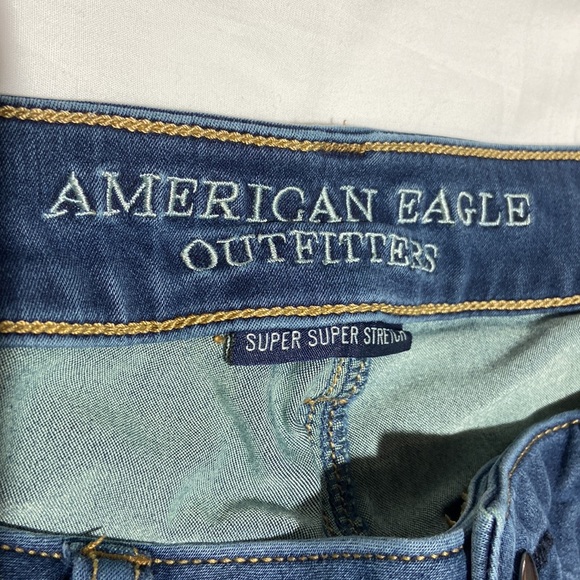 American Eagle Jegging. Super Super Stretch. Size 10. Medium Wash. Black Label. - Picture 3 of 9